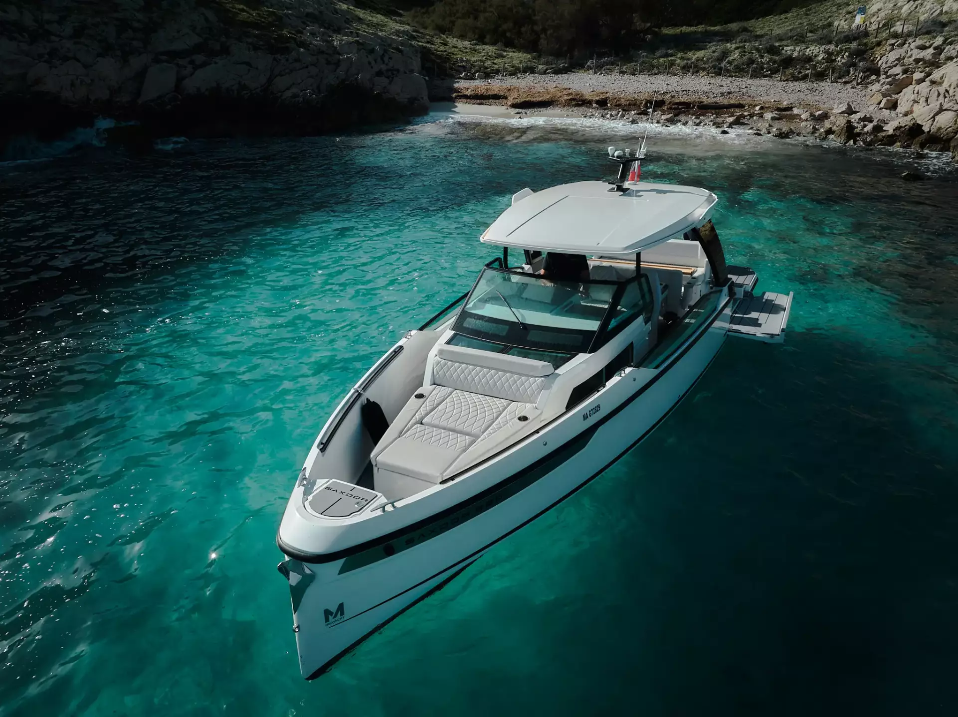 Helm of the TechnoHull GT7: wheel, throttles and navigation screens